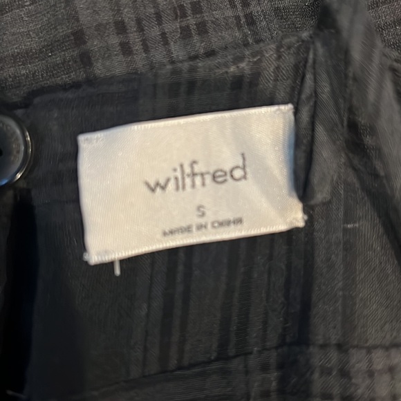 Beautiful deep cut v neck Aritzia Tank - Picture 3 of 4